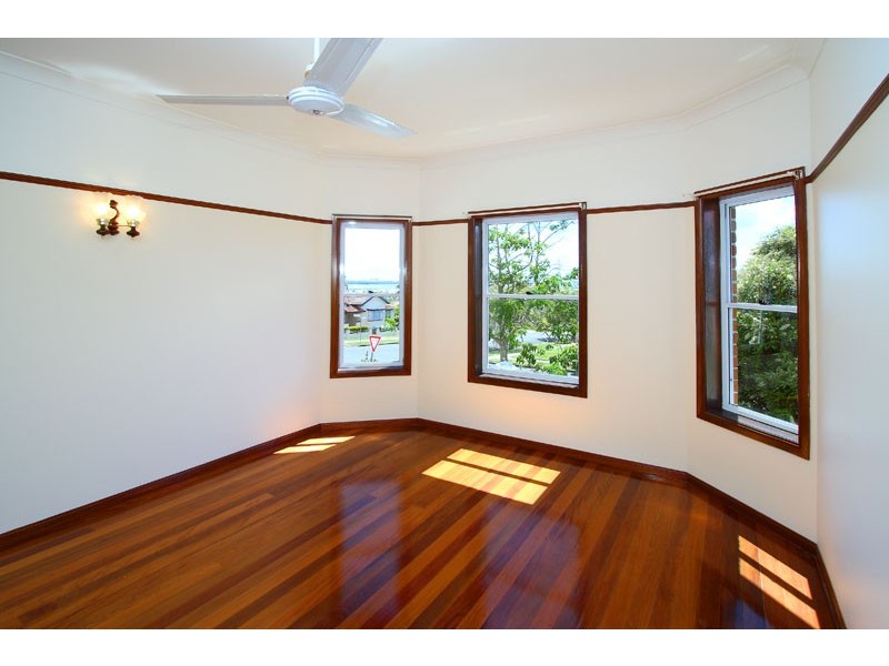 77 Carlton Terrace, Wynnum QLD 4178