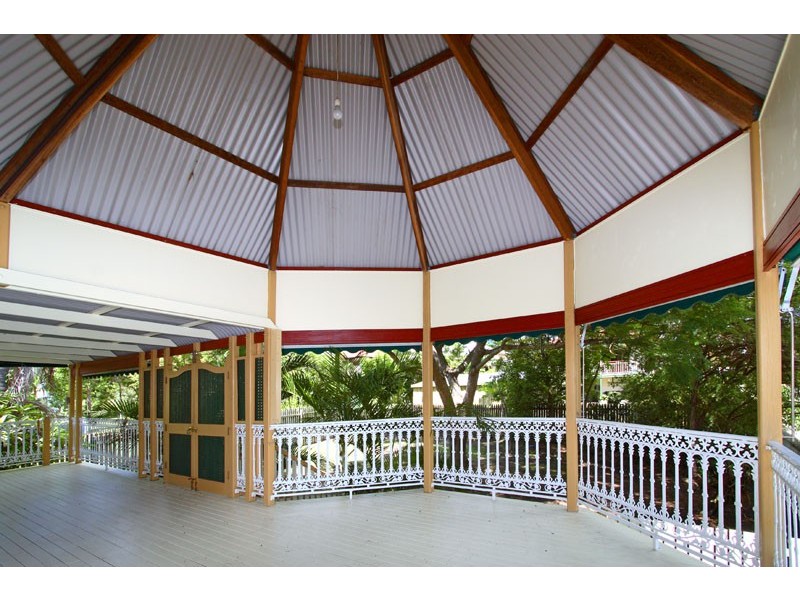 77 Carlton Terrace, Wynnum QLD 4178