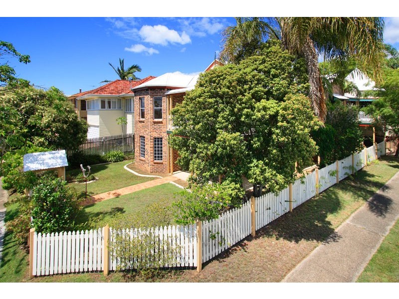 77 Carlton Terrace, Wynnum QLD 4178