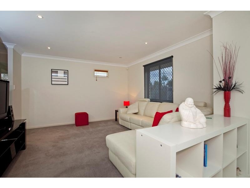 9 Buderim St, Manly QLD 4179
