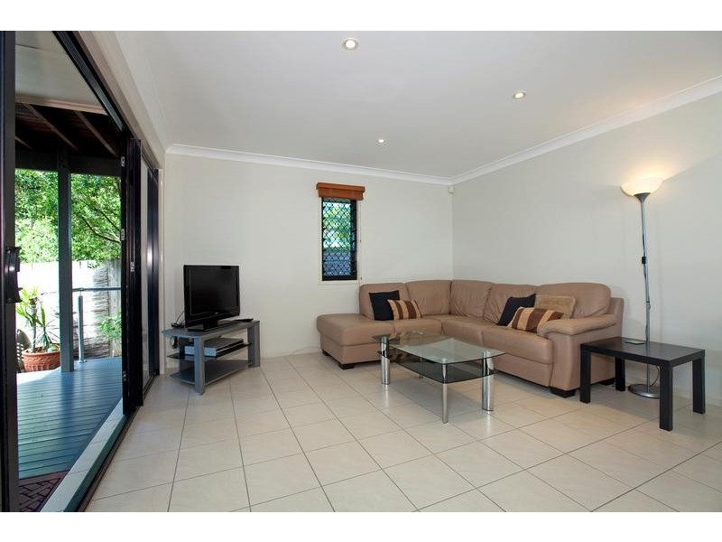 9 Buderim St, Manly QLD 4179