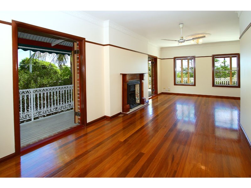 77 Carlton Terrace, Wynnum QLD 4178