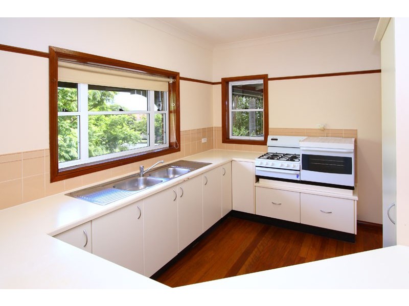 77 Carlton Terrace, Wynnum QLD 4178