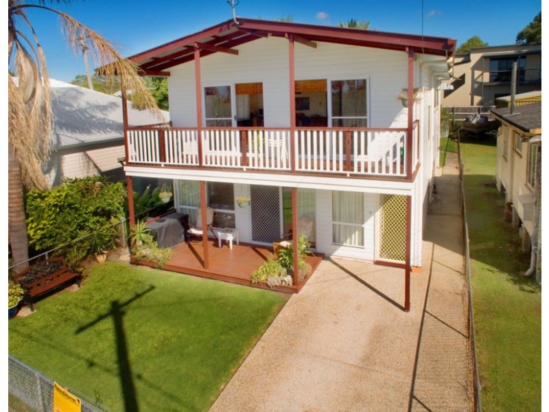 735 Esplanade, Lota QLD 4179