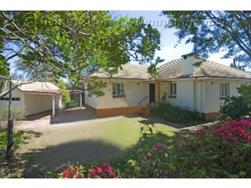 8 Wynnum North Road, Wynnum QLD 4178