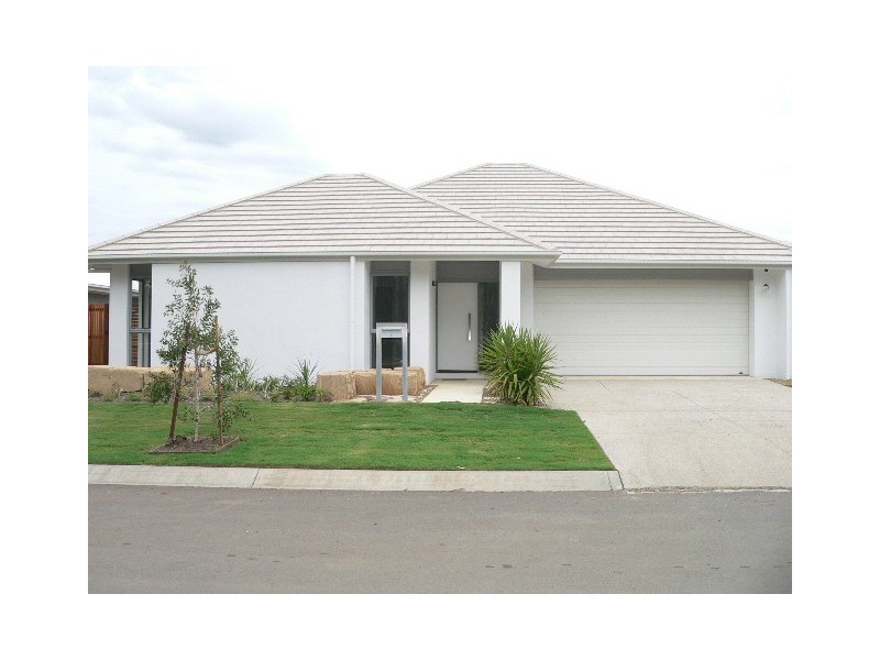 33 WATERVALE PARADE, Wakerley QLD 4154