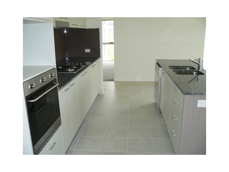 33 WATERVALE PARADE, Wakerley QLD 4154
