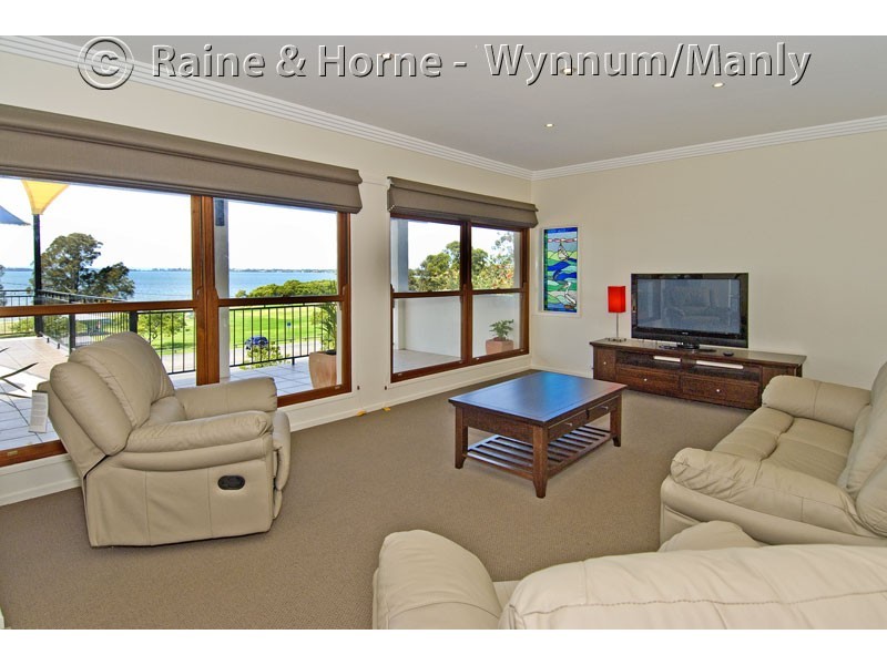 669 Esplanade, Lota QLD 4179