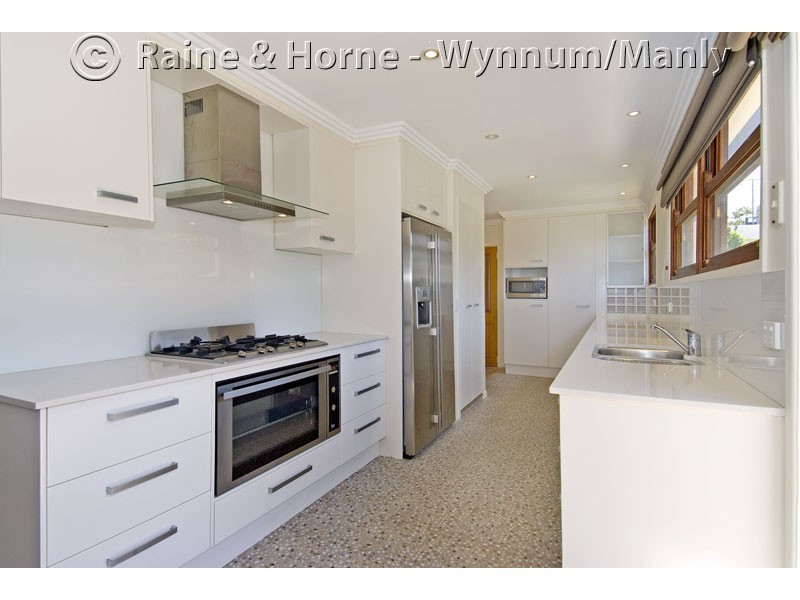 669 Esplanade, Lota QLD 4179