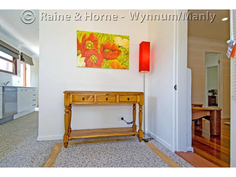 669 Esplanade, Lota QLD 4179