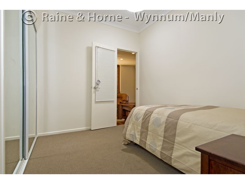 669 Esplanade, Lota QLD 4179