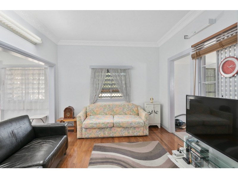 29 – 31 BARRINIA STREET, Manly QLD 4179