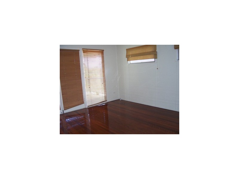 36 VILLIERS STREET, Lota QLD 4179