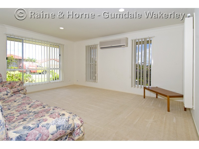 42 ISAACS WAY, Wakerley QLD 4154