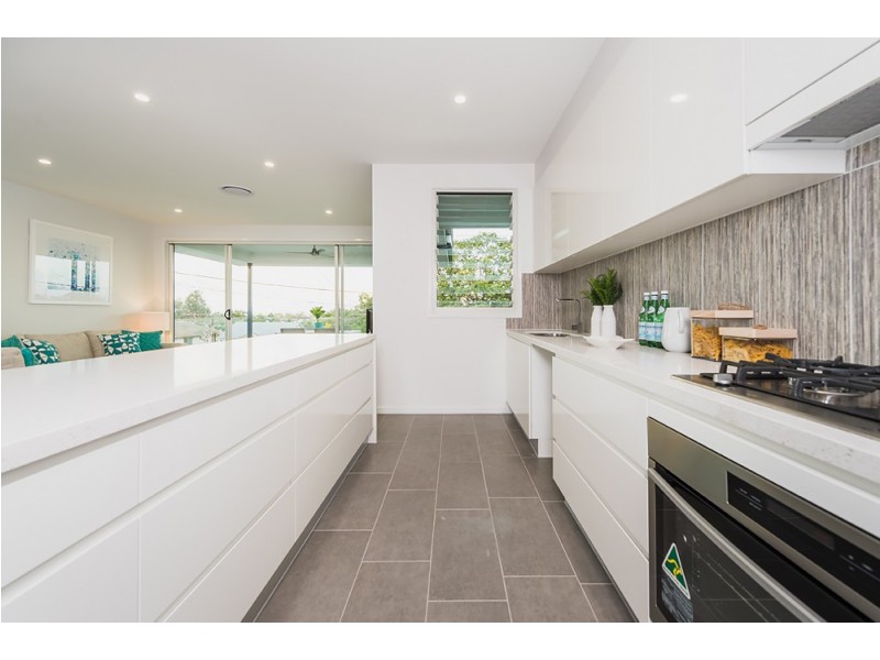 6 KITCHENER STREET, Wynnum QLD 4178