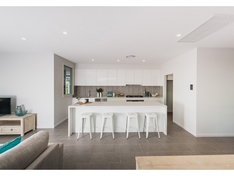 6 KITCHENER STREET, Wynnum QLD 4178