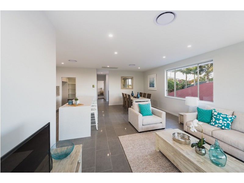 6 KITCHENER STREET, Wynnum QLD 4178