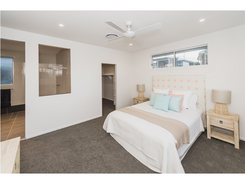 6 KITCHENER STREET, Wynnum QLD 4178