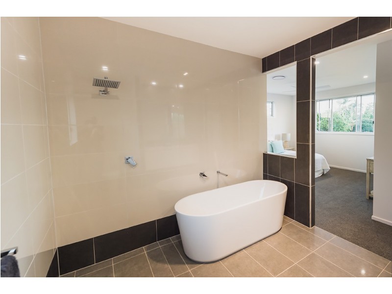 6 KITCHENER STREET, Wynnum QLD 4178