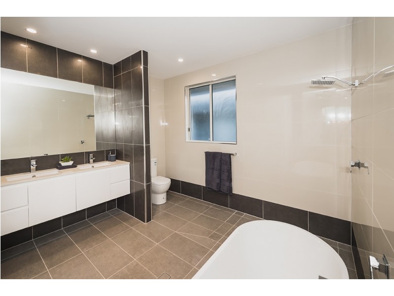 6 KITCHENER STREET, Wynnum QLD 4178