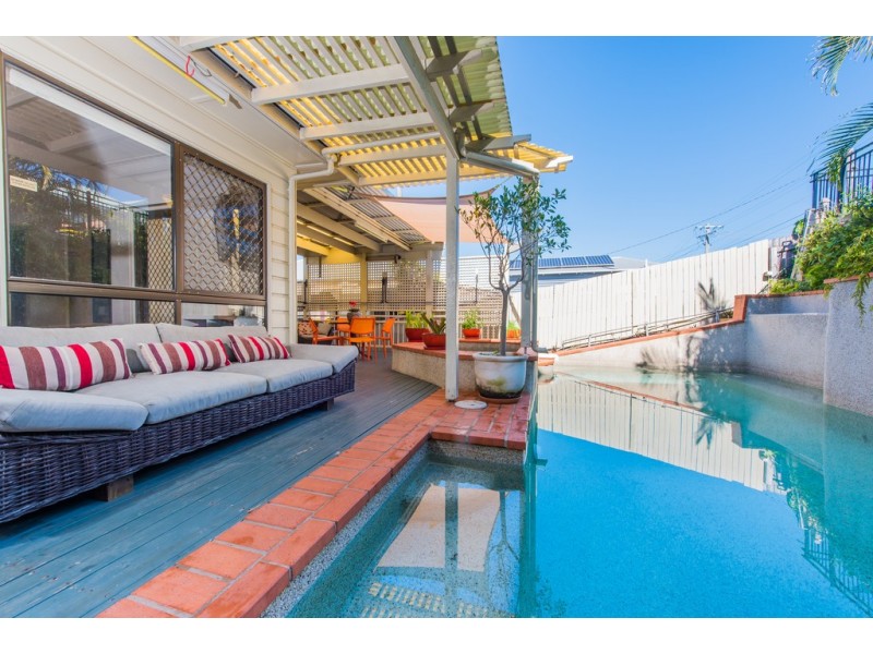 659A Esplanade, Lota QLD 4179