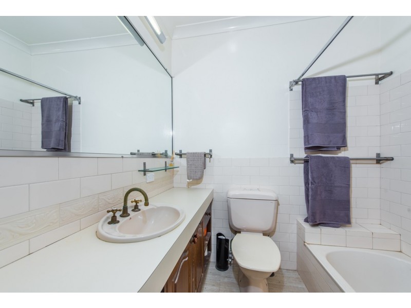 659A Esplanade, Lota QLD 4179