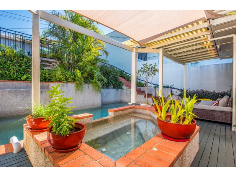 659A Esplanade, Lota QLD 4179