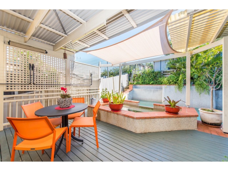 659A Esplanade, Lota QLD 4179
