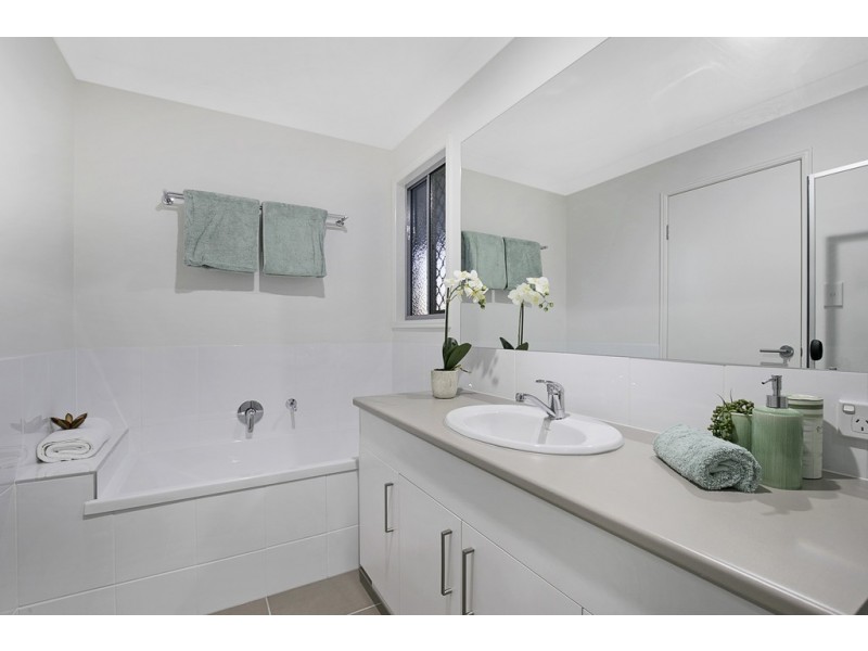 72 MILFOIL STREET, Manly West QLD 4179