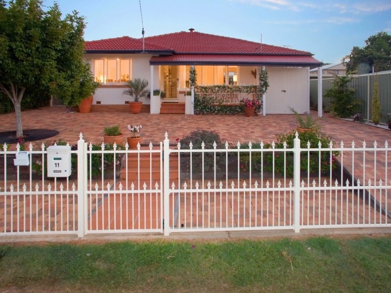 11 Hinckley, Manly West QLD 4179