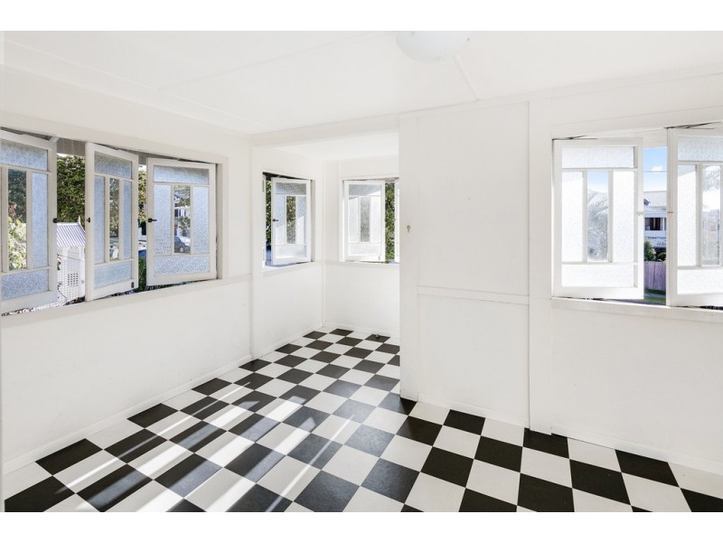 86 WALNUT STREET, Wynnum QLD 4178