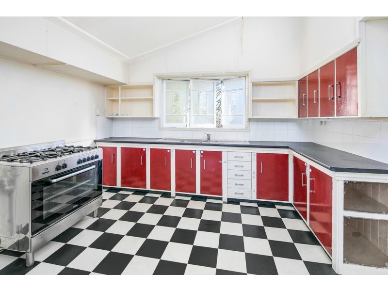86 WALNUT STREET, Wynnum QLD 4178