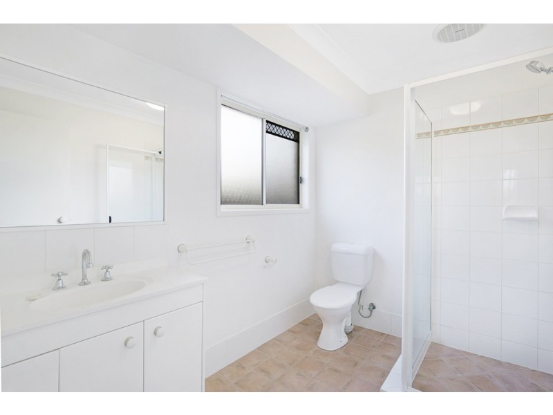 24 Tracey Street, Wynnum West QLD 4178