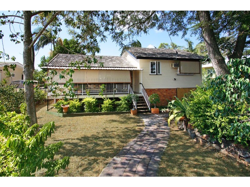 17 Bushing Street, Wynnum QLD 4178