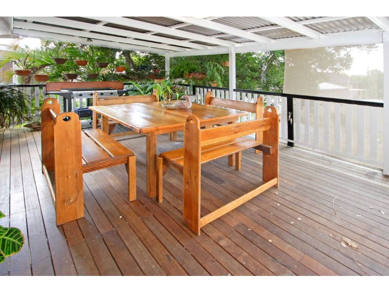 17 Bushing Street, Wynnum QLD 4178