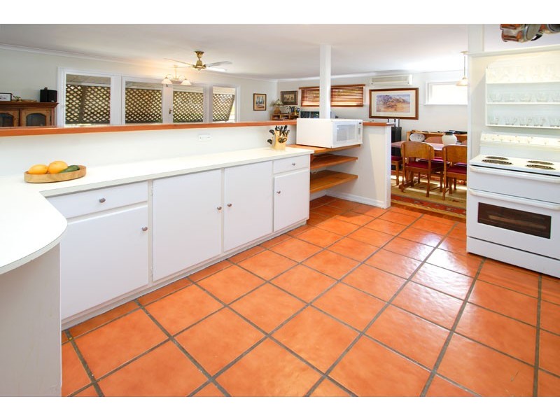 17 Bushing Street, Wynnum QLD 4178