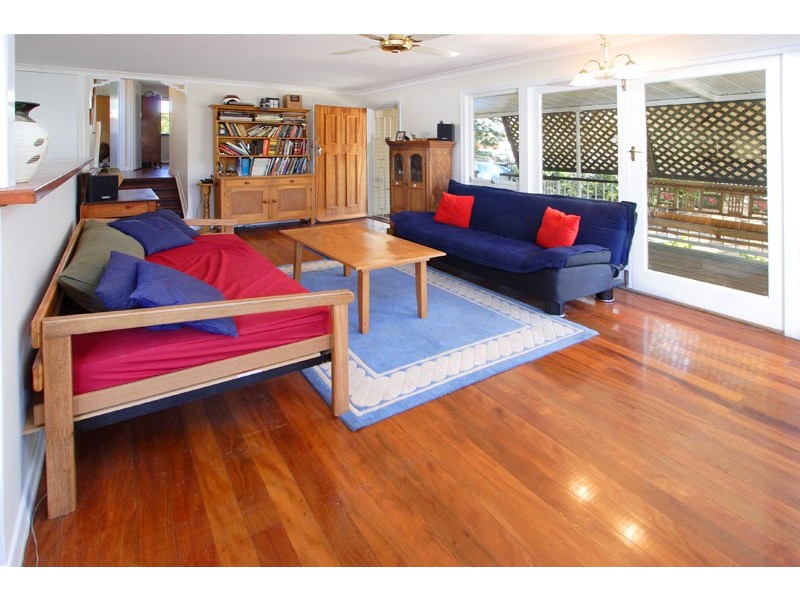 17 Bushing Street, Wynnum QLD 4178