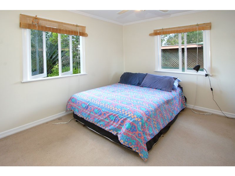17 Bushing Street, Wynnum QLD 4178