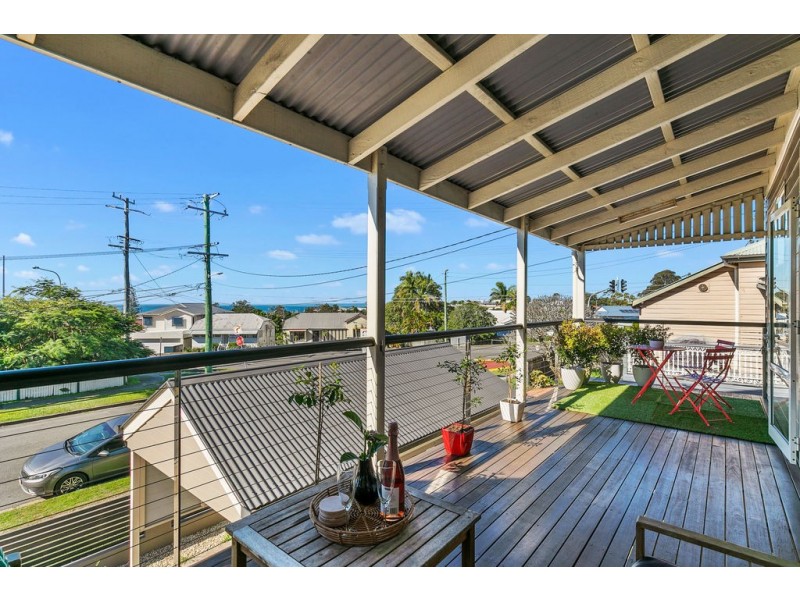 6 PERANGA STREET, Manly QLD 4179