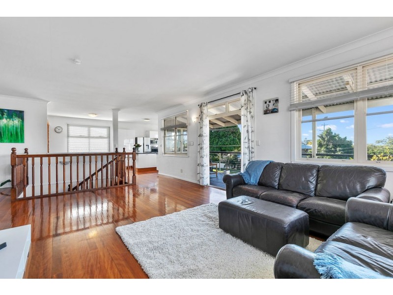 6 PERANGA STREET, Manly QLD 4179