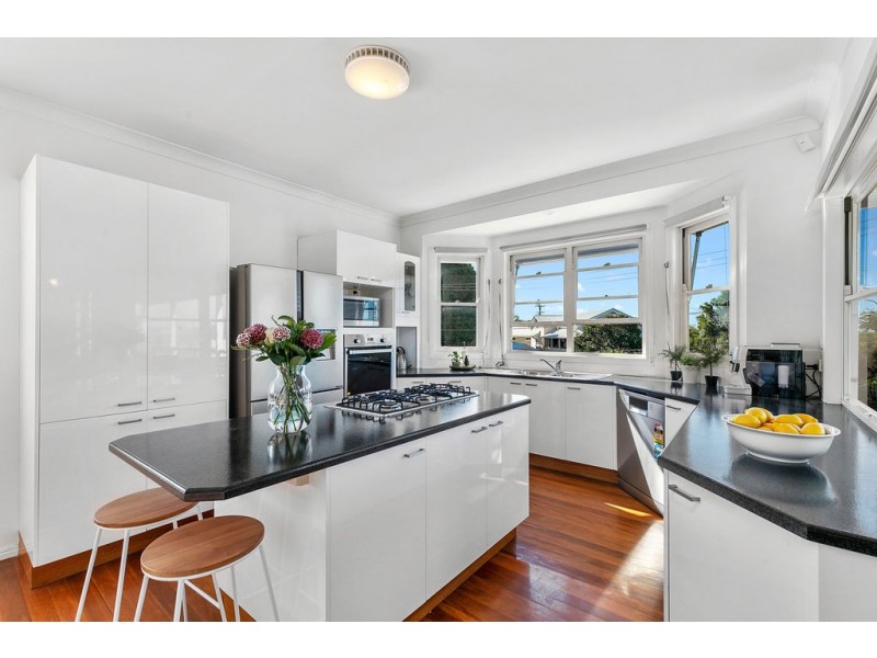 6 PERANGA STREET, Manly QLD 4179