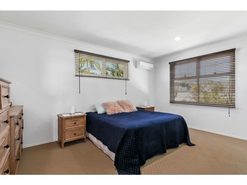 6 PERANGA STREET, Manly QLD 4179