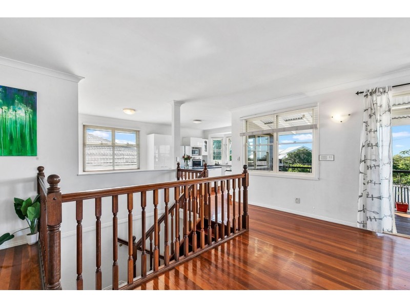 6 PERANGA STREET, Manly QLD 4179