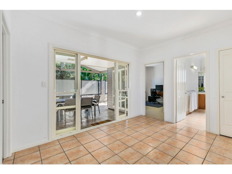 6 PERANGA STREET, Manly QLD 4179