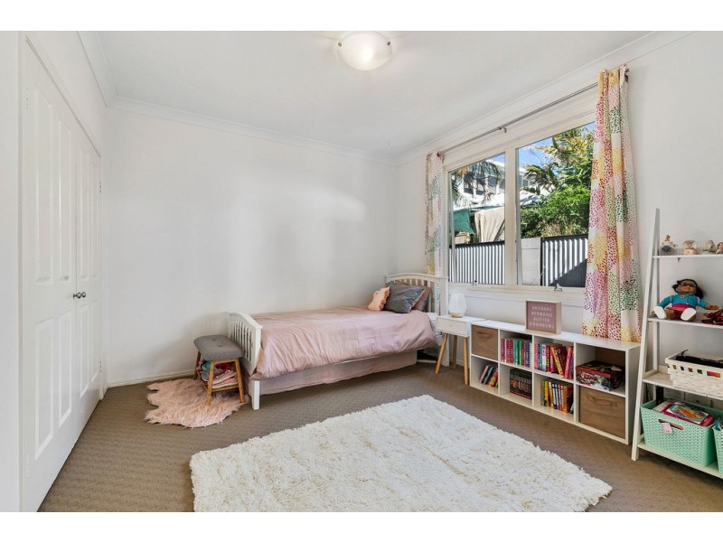 6 PERANGA STREET, Manly QLD 4179