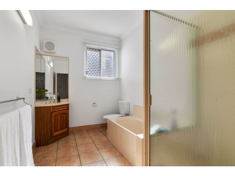 6 PERANGA STREET, Manly QLD 4179