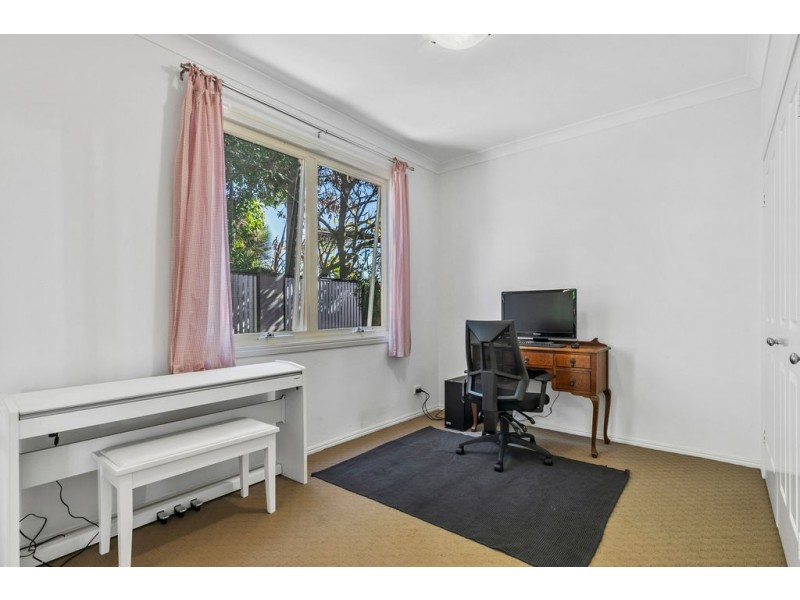 6 PERANGA STREET, Manly QLD 4179