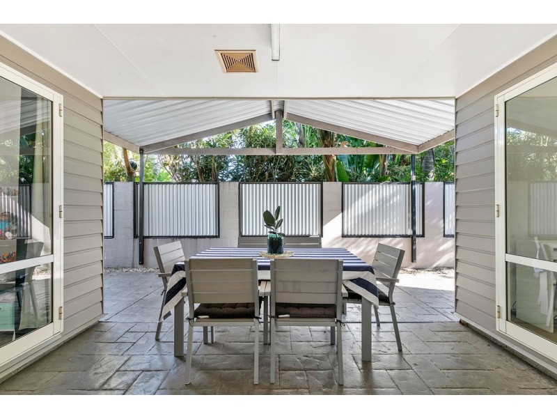 6 PERANGA STREET, Manly QLD 4179