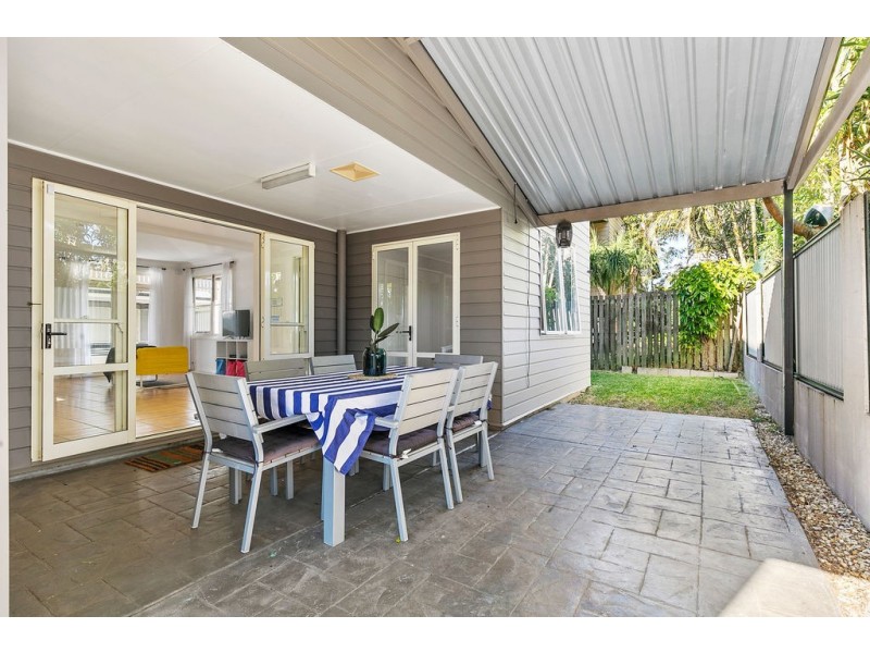 6 PERANGA STREET, Manly QLD 4179