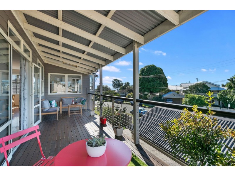 6 PERANGA STREET, Manly QLD 4179